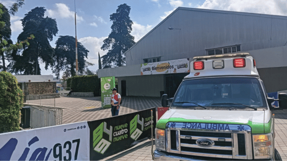 Ambulancia de Servimed cubriendo un evento deportivo en Guatemala